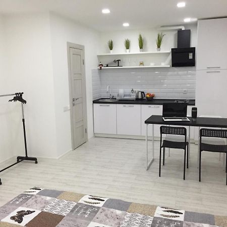 Cozy Underground Apartment At The Center Kherson Eksteriør billede