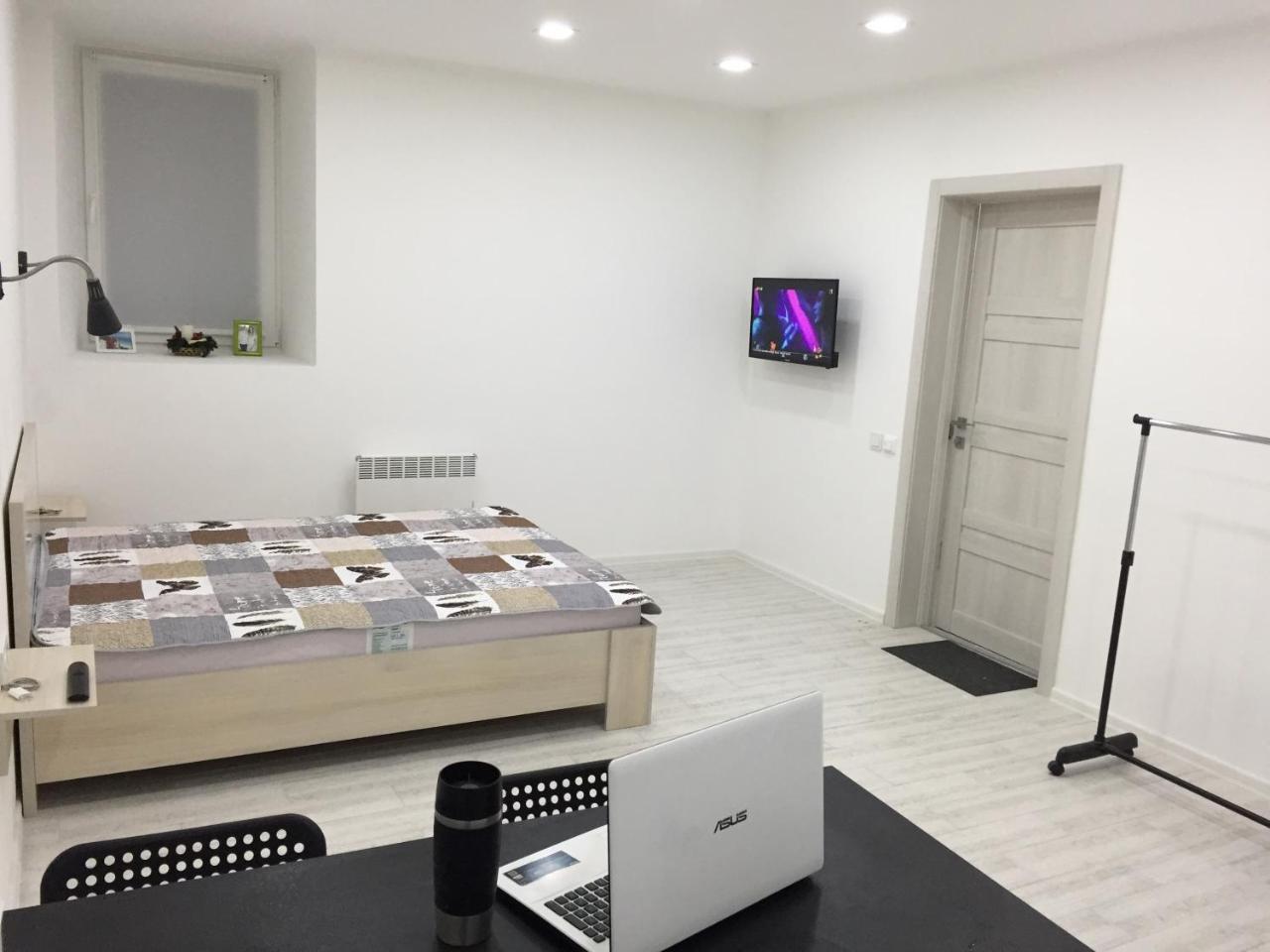 Cozy Underground Apartment At The Center Kherson Eksteriør billede